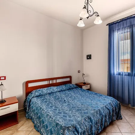 Near Sea, 2 Swimming Pools Apartment *