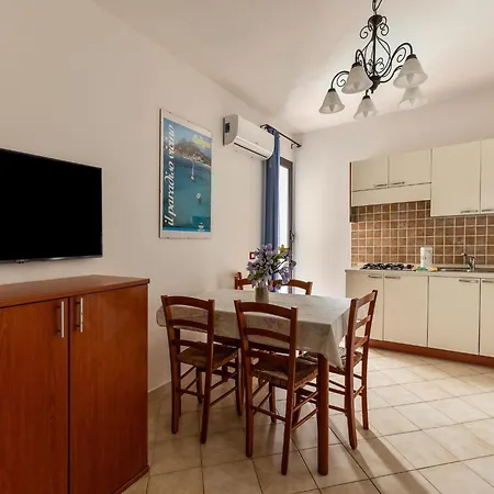 Apartment Near Sea, 2 Swimming Pools *