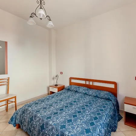 Near Sea, 2 Swimming Pools Apartment *