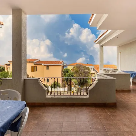 Near Sea, 2 Swimming Pools Apartment *